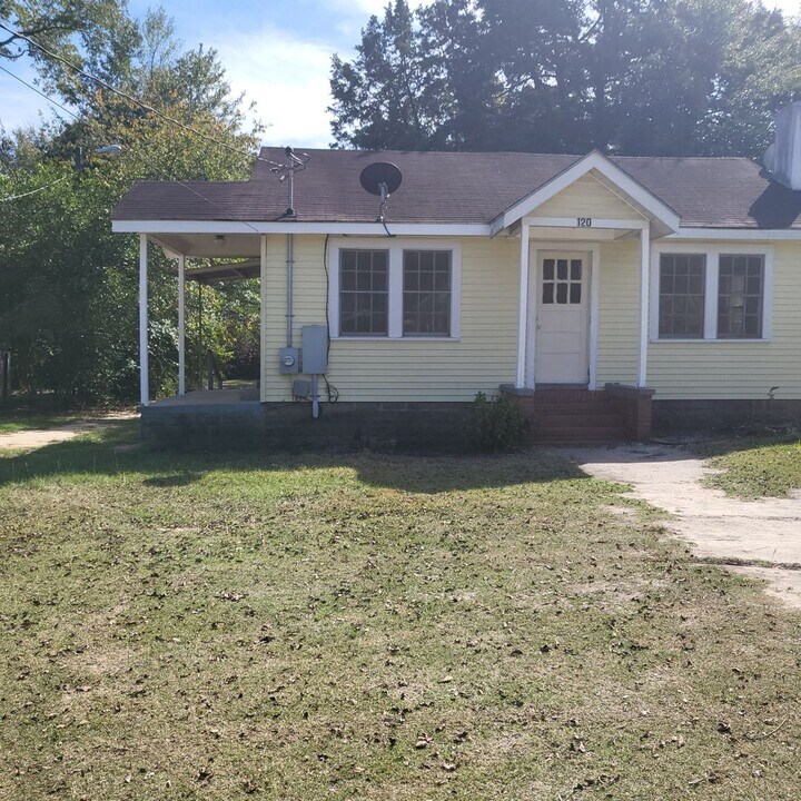 120 Hillcrest Dr in Dublin, GA - Building Photo