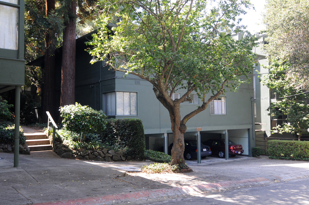 2704 Virginia St in Berkeley, CA - Building Photo