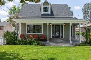 1044 E Palmyra Ave in Orange, CA - Building Photo