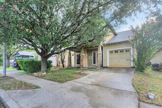 2012 Wayward Sun Dr in Austin, TX - Building Photo - Building Photo