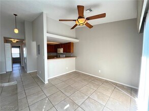 6250 W Flamingo Rd in Las Vegas, NV - Building Photo - Building Photo