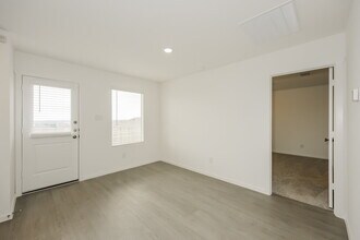 10701 Revolver Dr, Unit 11-1132 in Fort Worth, TX - Foto de edificio - Building Photo