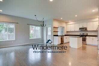 1899 SW Cooper Way in Oak Harbor, WA - Building Photo - Building Photo