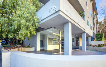 9005 Cynthia St, Unit 413 in West Hollywood, CA - Foto de edificio - Building Photo