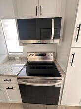 910 Twin Lakes Dr in Coral Springs, FL - Building Photo - Building Photo