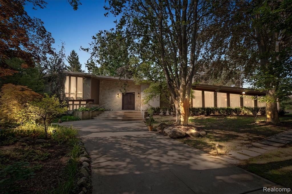 1125 Eton Cross Rd in Bloomfield Hills, MI - Building Photo