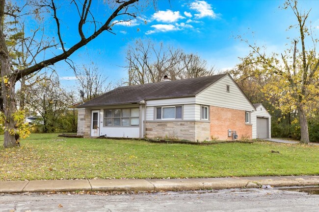 321 Onarga St in Park Forest, IL - Building Photo - Building Photo