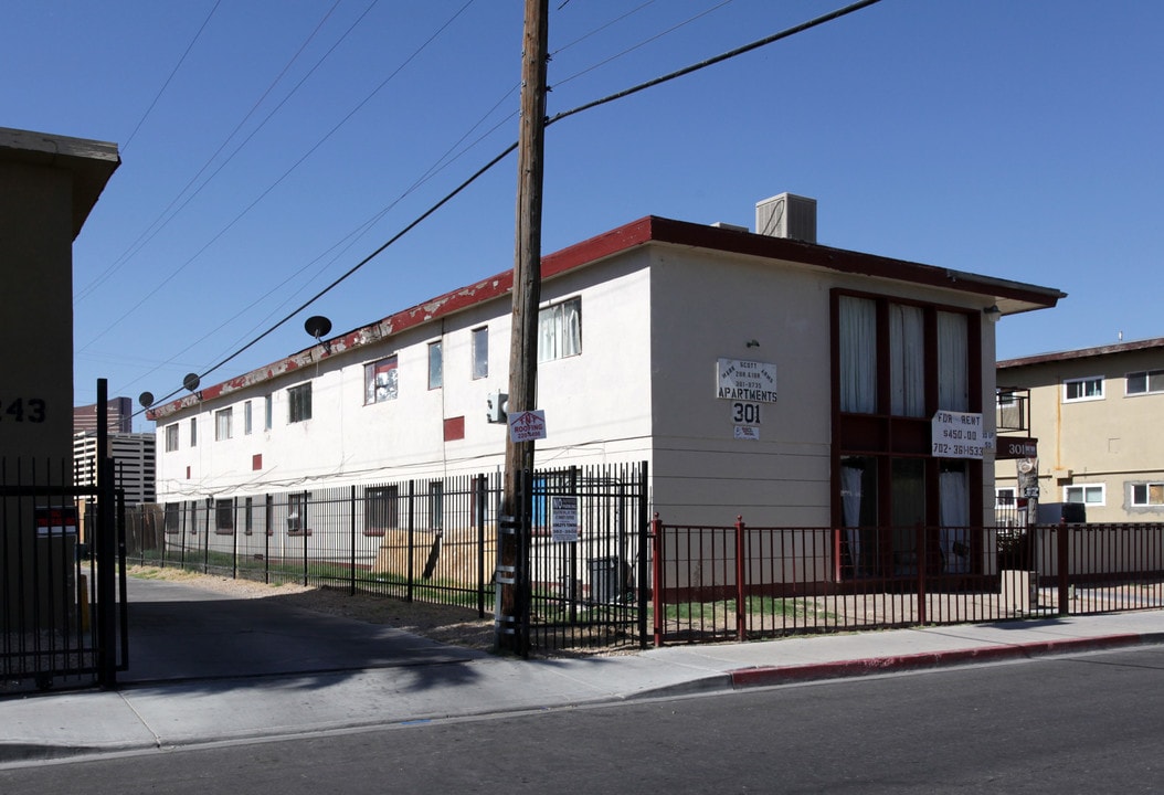 301 W Cleveland Ave in Las Vegas, NV - Building Photo
