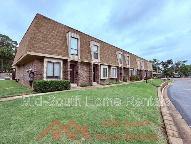 1869 Poplar Woods Cir E in Germantown, TN - Building Photo - Building Photo