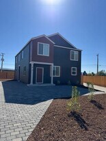 2810 SE Lyon St in Albany, OR - Building Photo