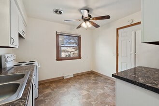 9529 W Beckett Ave in Milwaukee, WI - Foto de edificio - Building Photo