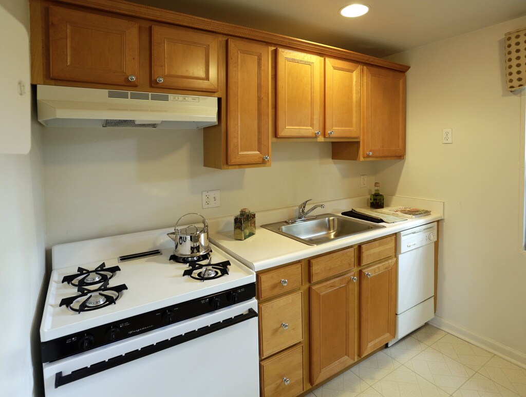 Brookchester Apartments New Milford, NJ Apartments