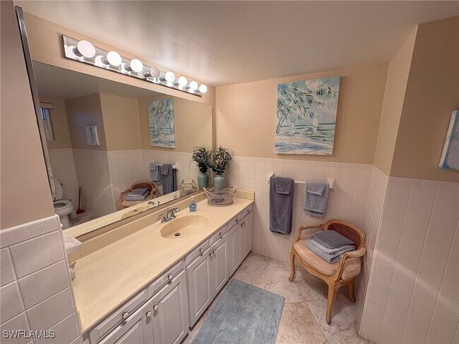 383 Harbour Dr in Naples, FL - Foto de edificio - Building Photo