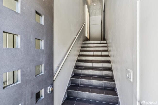 5 Montague Pl in San Francisco, CA - Building Photo - Building Photo