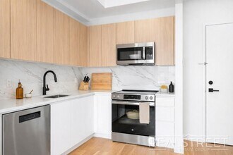 Rogers Avenue, Unit 6A in Brooklyn, NY - Building Photo - Building Photo