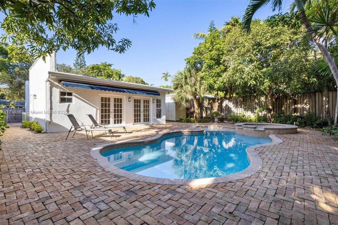 2410 Swanson Ave in Miami, FL - Foto de edificio