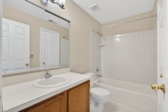 4202 Waltham Ct in Yardley, PA - Foto de edificio - Building Photo