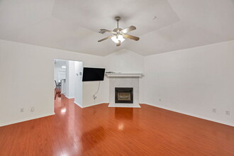 719 Peach St in Arlington, TX - Building Photo - Building Photo