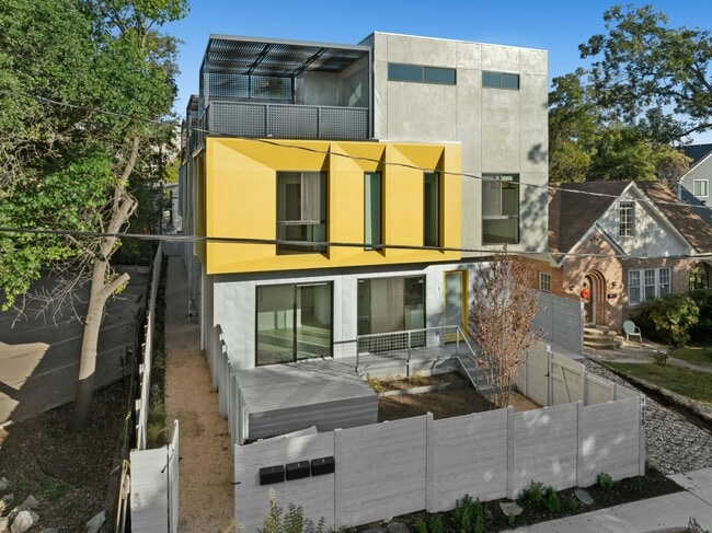 property at 1915 Robbins Pl