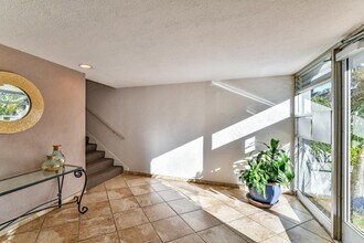 1250 E Ocean Blvd in Long Beach, CA - Building Photo - Building Photo