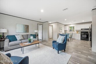 520 Hickory Nut Trail in Satsuma, FL - Building Photo - Building Photo