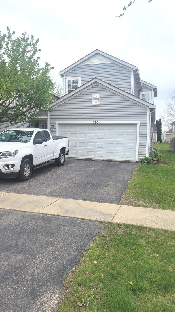 790 Wedgewood Cir in Lake In The Hills, IL - Building Photo - Building Photo