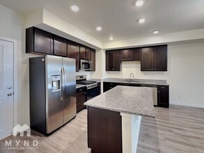 887 E 98th Ave in Thornton, CO - Foto de edificio - Building Photo