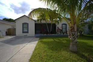 717 N E St in Lake Worth Beach, FL - Building Photo