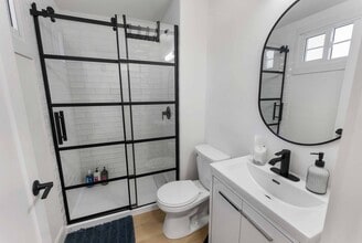 7701 Lundy's Ln in Niagara Falls, ON - Building Photo - Building Photo