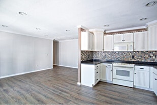 114 W Main St, Unit 114 Back in Centerville, IN - Building Photo