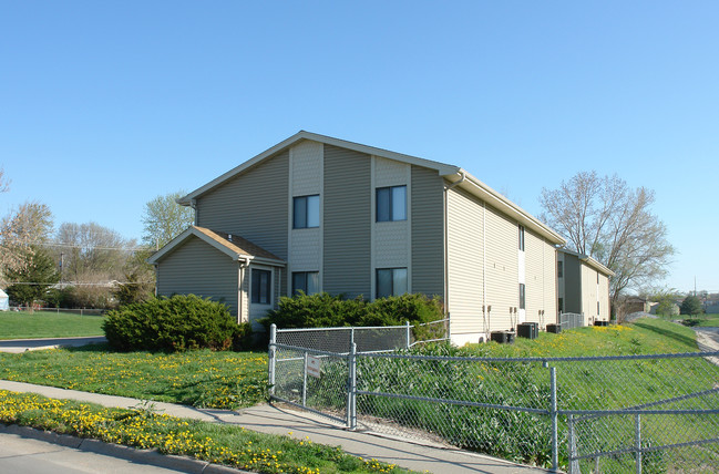 Jeffries Apartments in Bellevue, NE - Foto de edificio - Building Photo