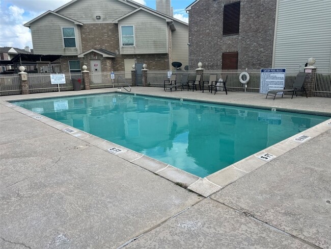 7600 Emmett F Lowry Expy in Texas City, TX - Building Photo - Building Photo