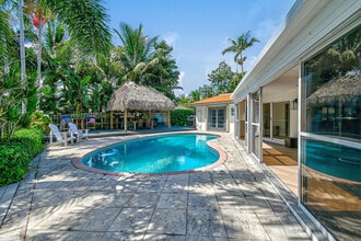 8110 W Lake Dr in West Palm Beach, FL - Building Photo - Building Photo