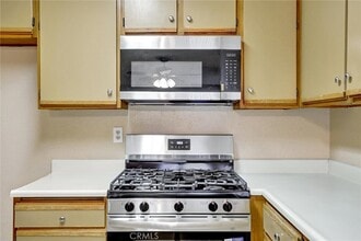 450 E 4th St, Unit 334 in Santa Ana, CA - Building Photo - Building Photo