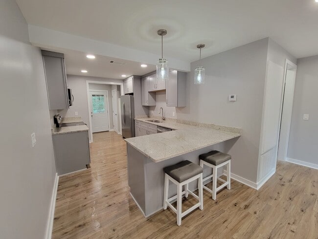 property at 922 E Magnolia Ave