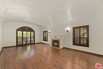 664 S Highland Ave in Los Angeles, CA - Building Photo - Building Photo