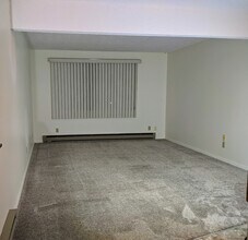 2229 Hawthorne St, Unit D in Forest Grove, OR - Building Photo - Building Photo