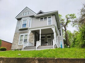 2631 Victory Pkwy in Cincinnati, OH - Building Photo