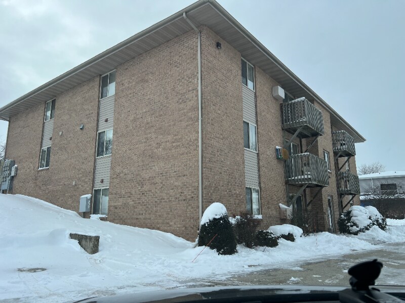 110 W 11th St, Unit 3 in Kaukauna, WI - Building Photo