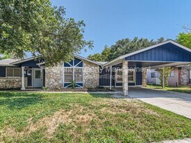 7422 Stonehouse Dr in San Antonio, TX - Building Photo