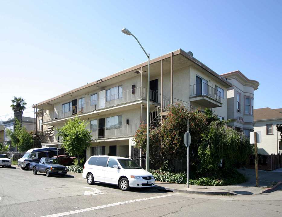 Wanda Terrace Apartments in Oakland, CA - Building Photo