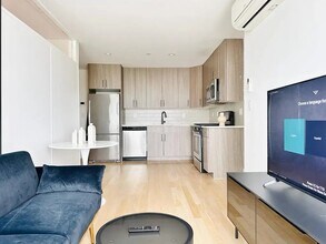 Furnished room/NOT APARTMENT in Brooklyn, NY - Foto de edificio - Building Photo