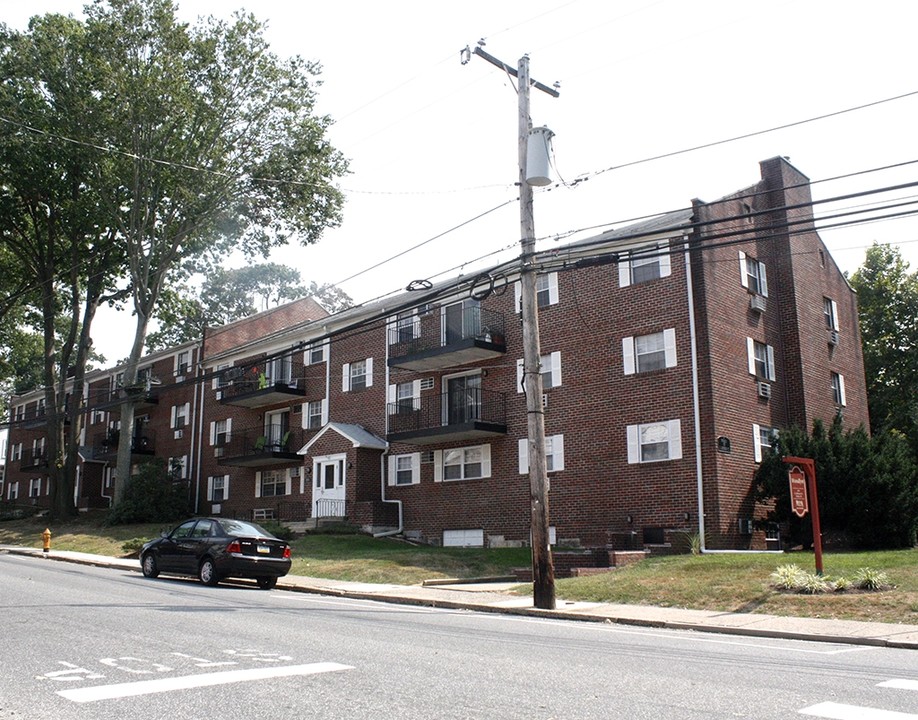 Woodlyne Apartments in Media, PA - Building Photo