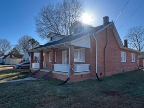 5324 Bloomingdale Ave in Richmond, VA - Foto de edificio - Building Photo