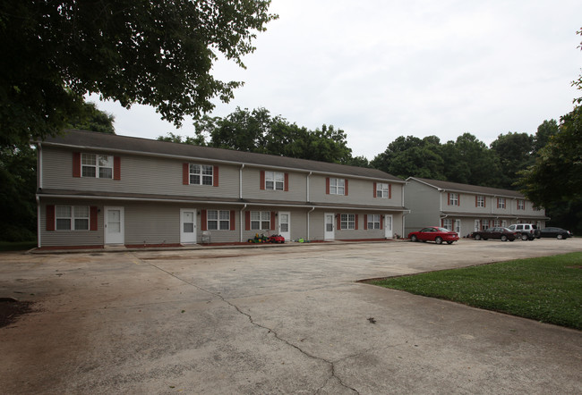 203-221 S 11th St in Mebane, NC - Building Photo - Building Photo