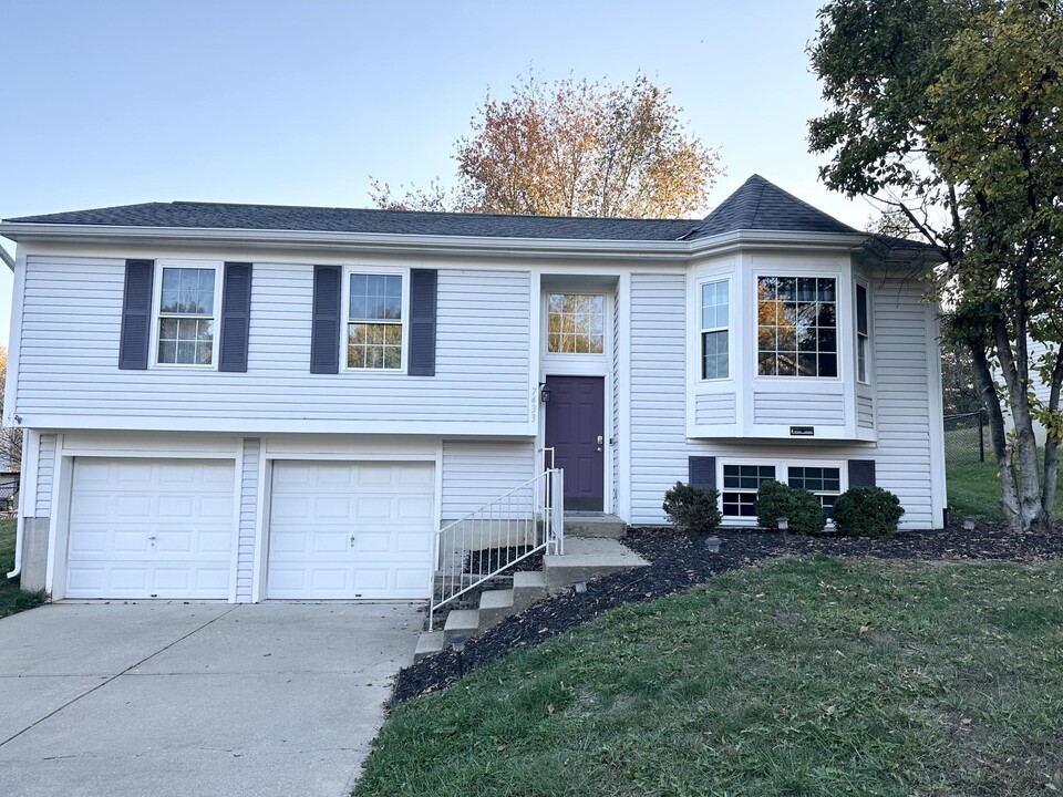 7344 Sterling Springs Way in Burlington, KY - Building Photo