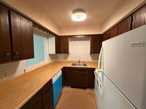 1088 Dover, 302 in Epsom, NH - Building Photo - Building Photo