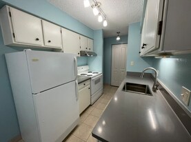 7615 E Quincy Ave, Unit 203 in Denver, CO - Building Photo