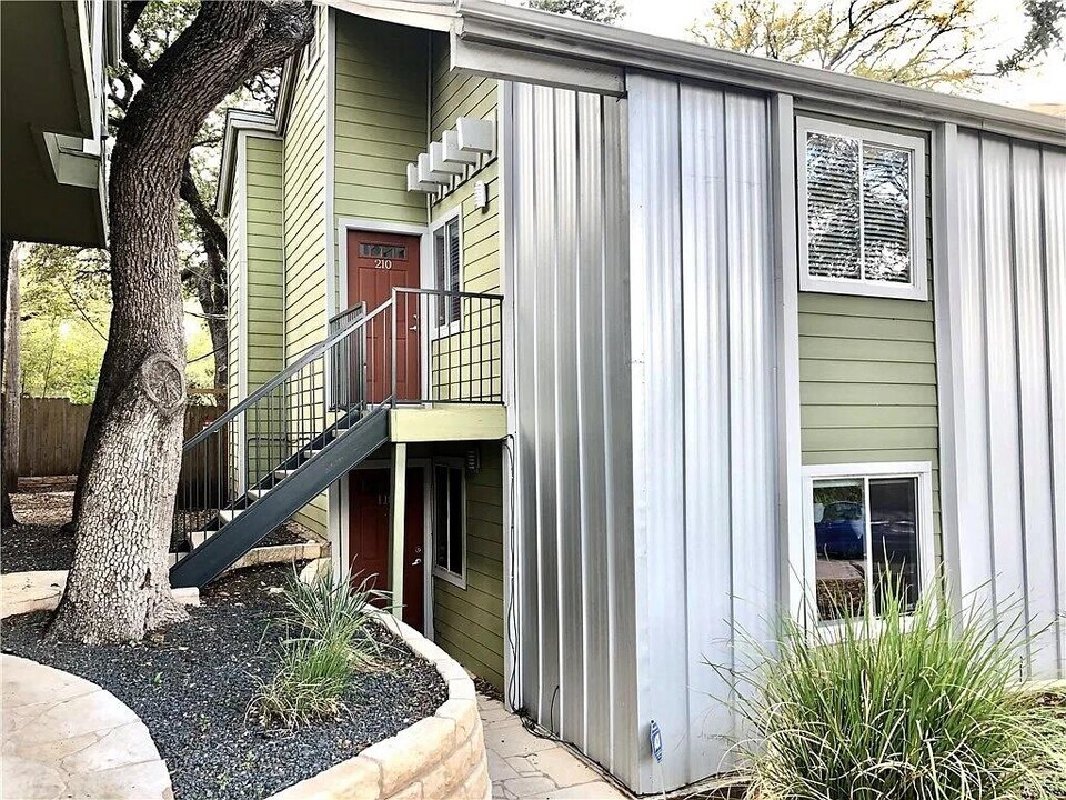3601 Menchaca Rd in Austin, TX - Building Photo