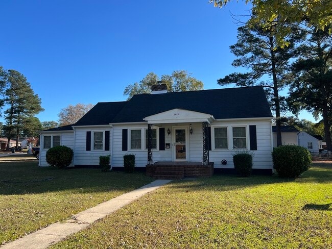 property at 1409 W Circle Dr